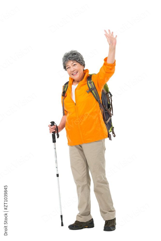 快乐的老年人登山旅行图片