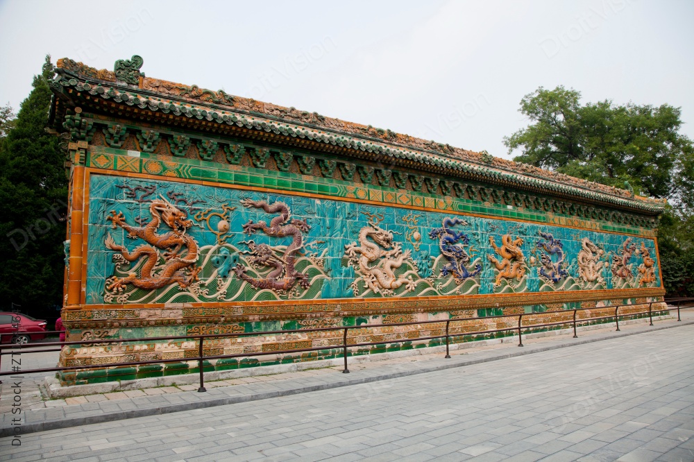 北京西城区北海公园九龙壁图片
