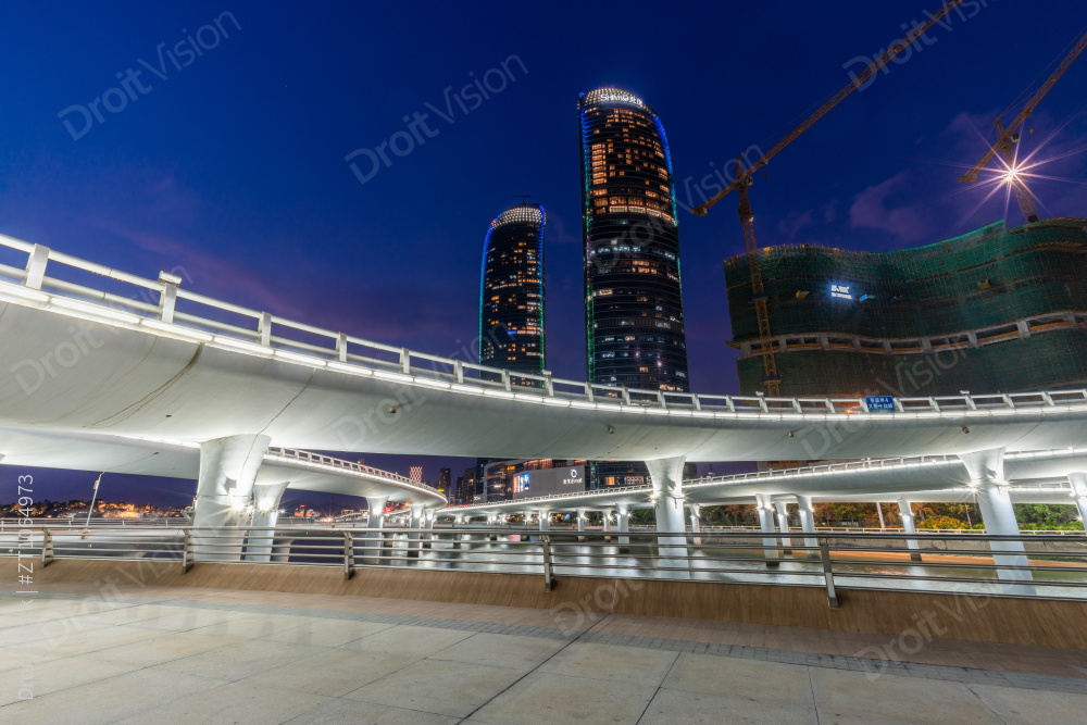 厦门世茂海峡大厦夜景图片