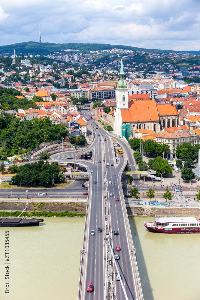 布拉迪斯拉发老城鸟瞰图片
