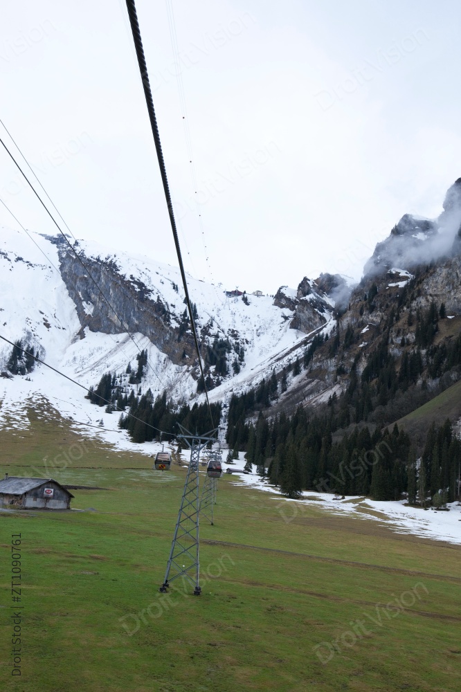 瑞士铁力士峰雪山图片