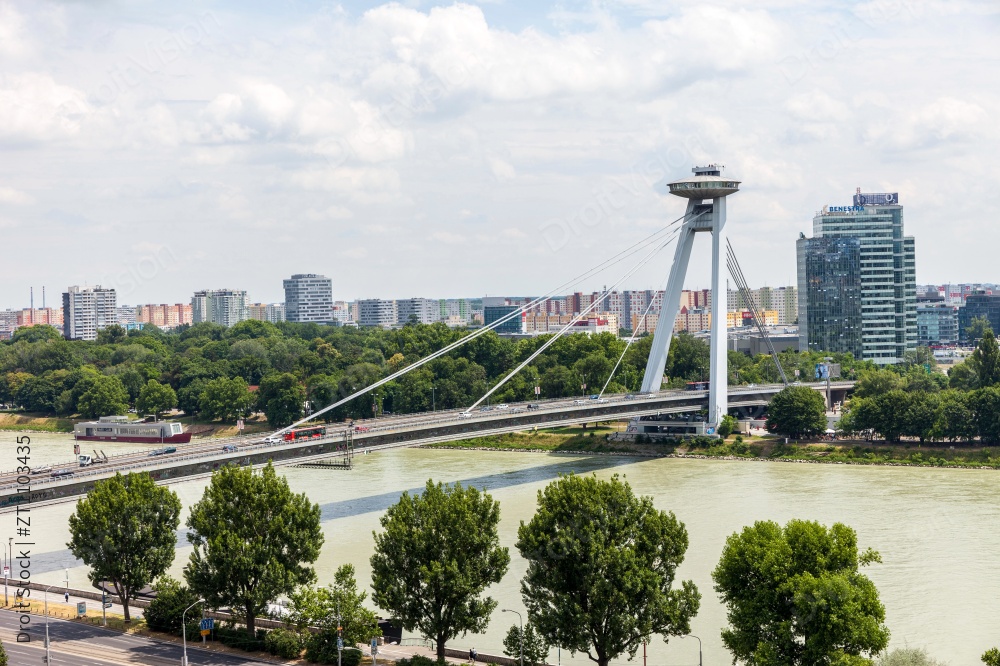 布拉迪斯拉发新桥图片