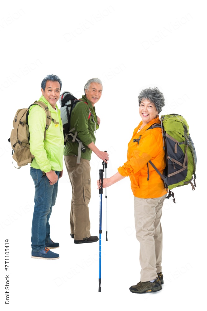 快乐的老年人登山旅行图片