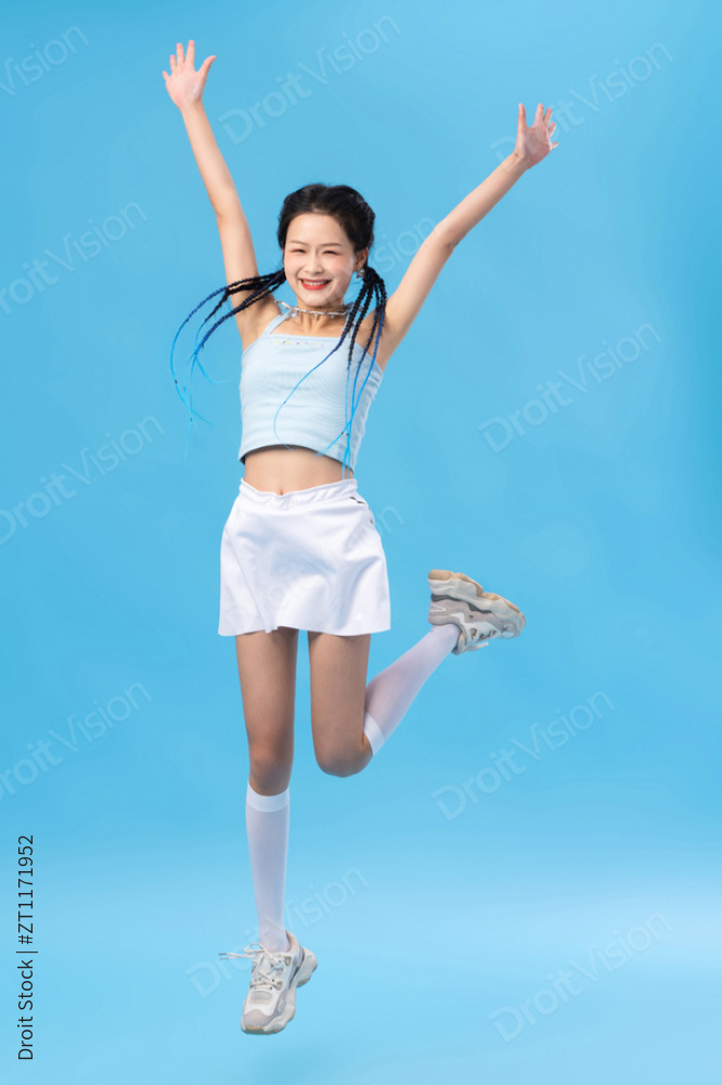 充满活力的清纯女孩图片