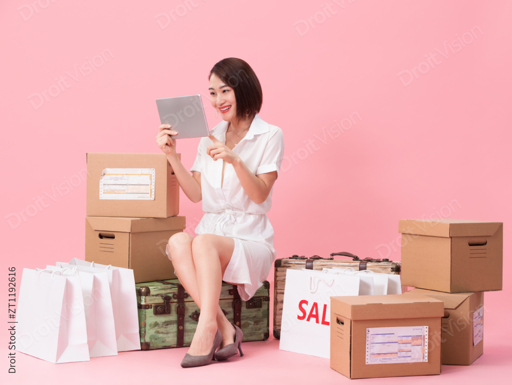 青年女销售图片