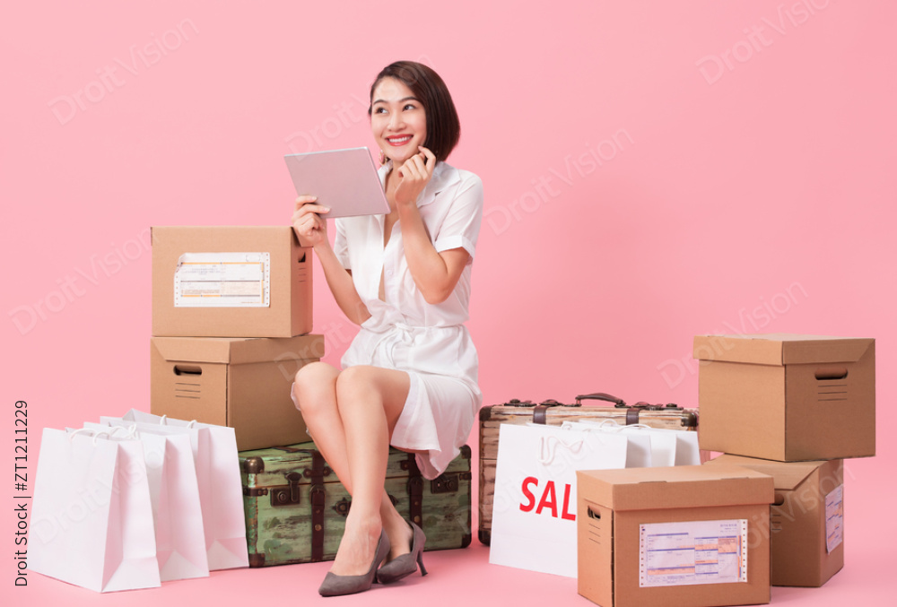 青年女销售图片