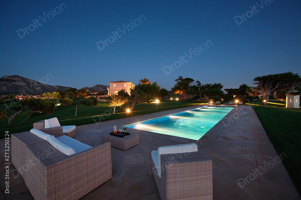 室外游泳池图片