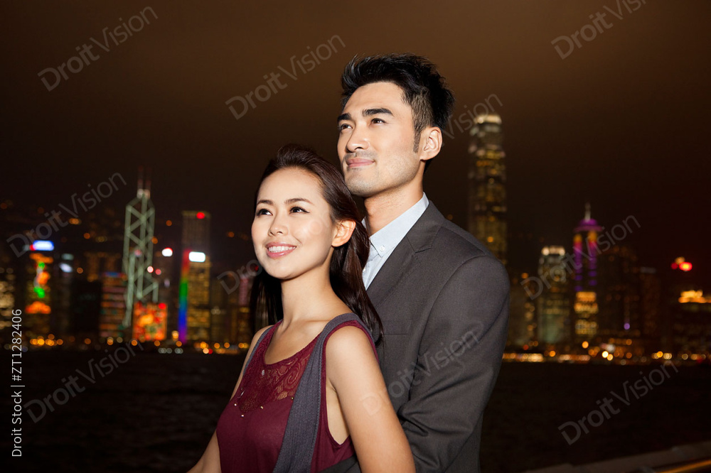 香港夜景与甜蜜恋人图片