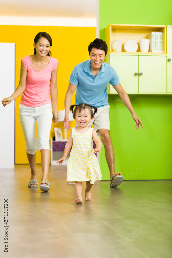 一家三口玩游戏图片