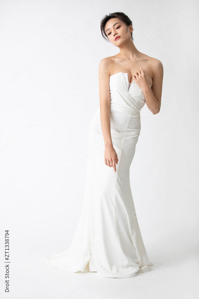 漂亮的年轻女士图片