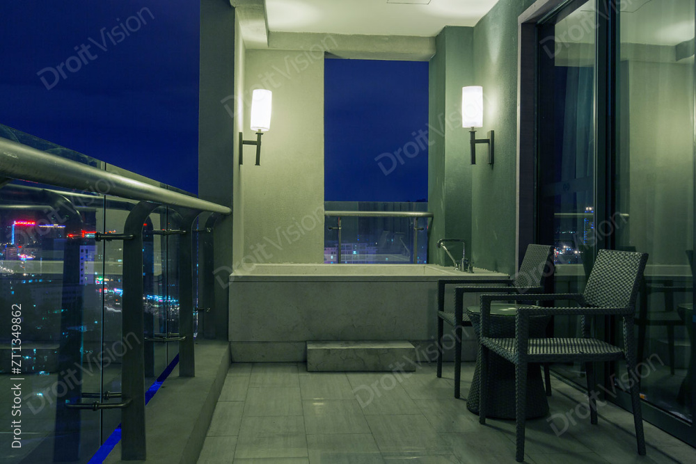 阳台上的浴缸图片