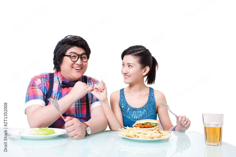 胖子和女友拉钩约定图片