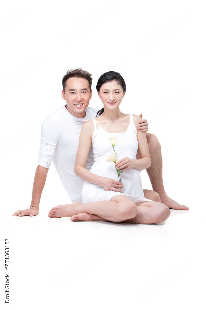 幸福的年轻情侣图片