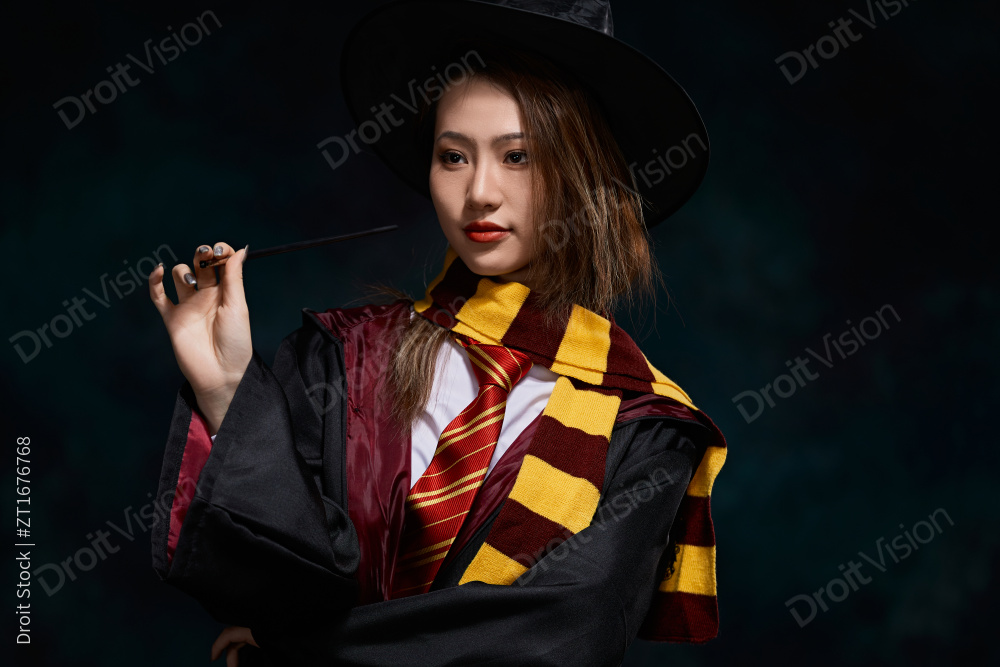 哈利波特角色扮演的亚洲美女图片