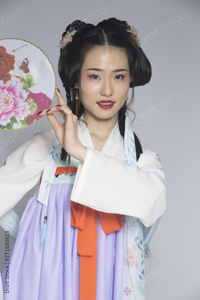 汉服风韵人像棚拍汉服少女图片