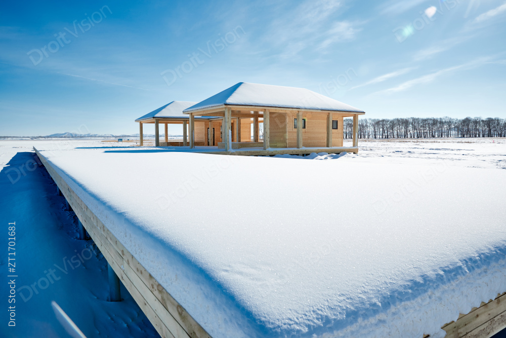 大雪过后的户外木屋图片