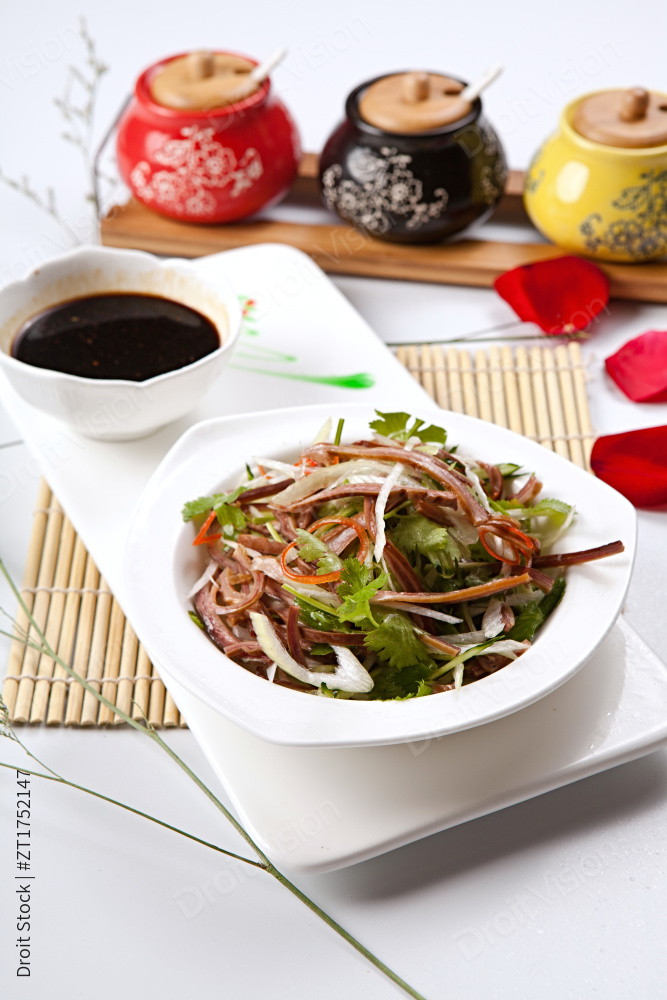 湘菜洋葱凉拌猪耳丝图片