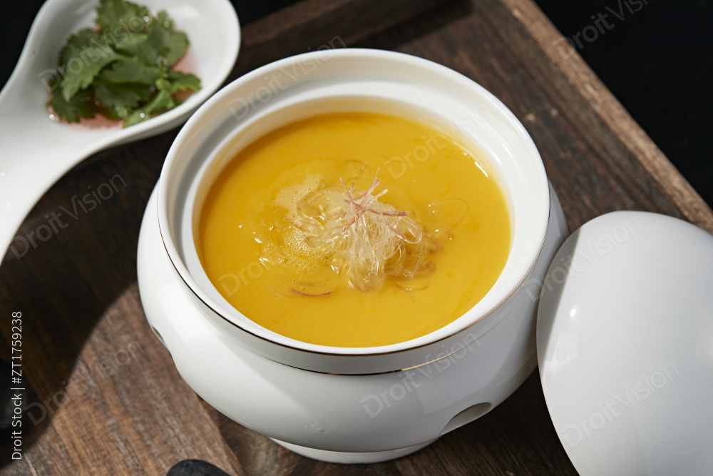 浓汤天九翅鱼翅图片