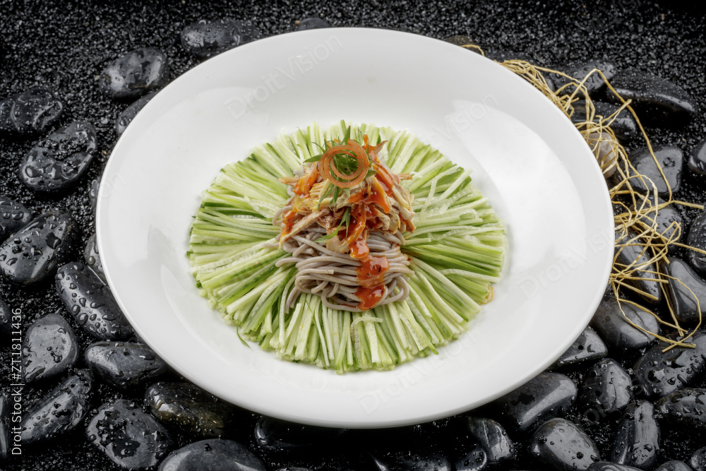 美味鸡丝荞面图片