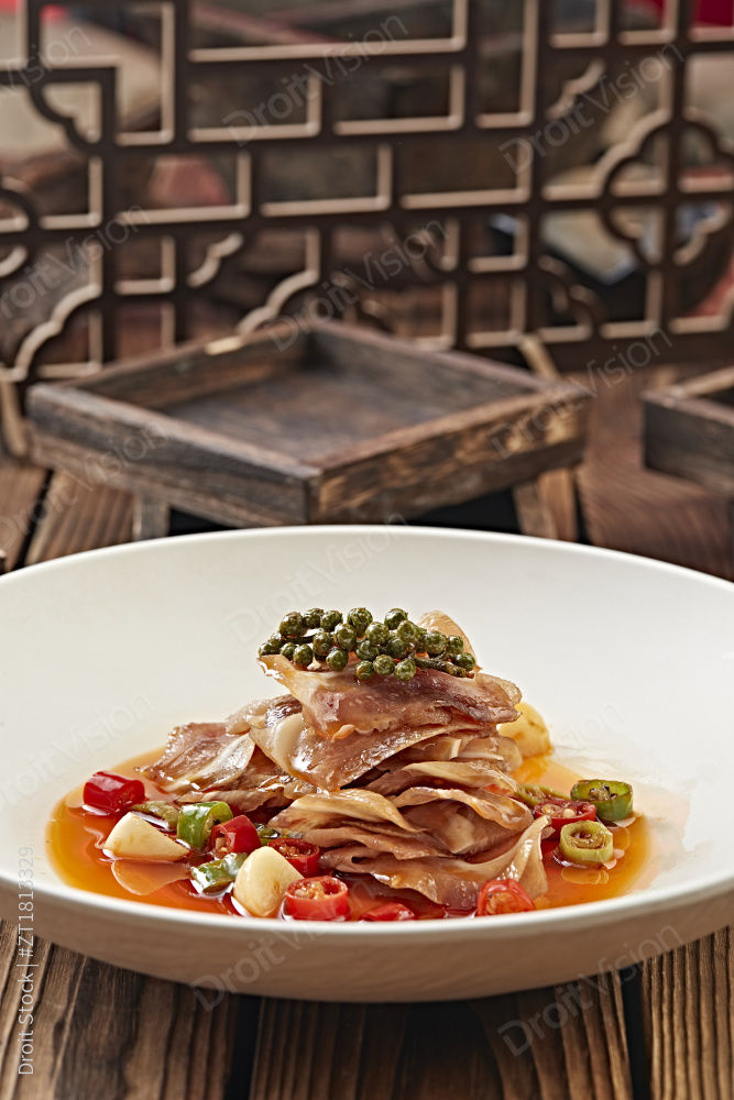 红油香辣压猪耳脆切片图片