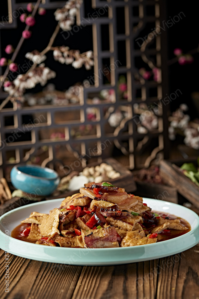 鲜剁椒油炸豆腐小炒湘西腊肉片图片