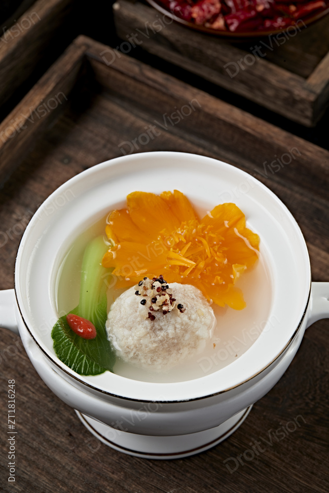 金莲花炖葵花大斩肉狮子头图片