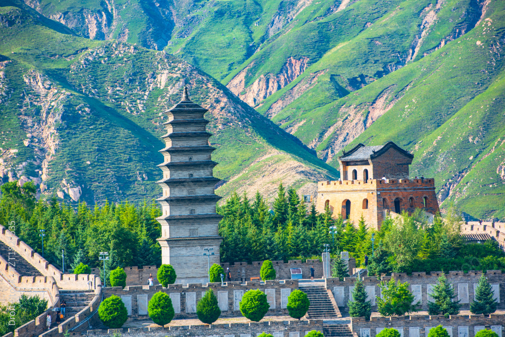 山西省忻州市代县雁门关夏日晴天午后图片