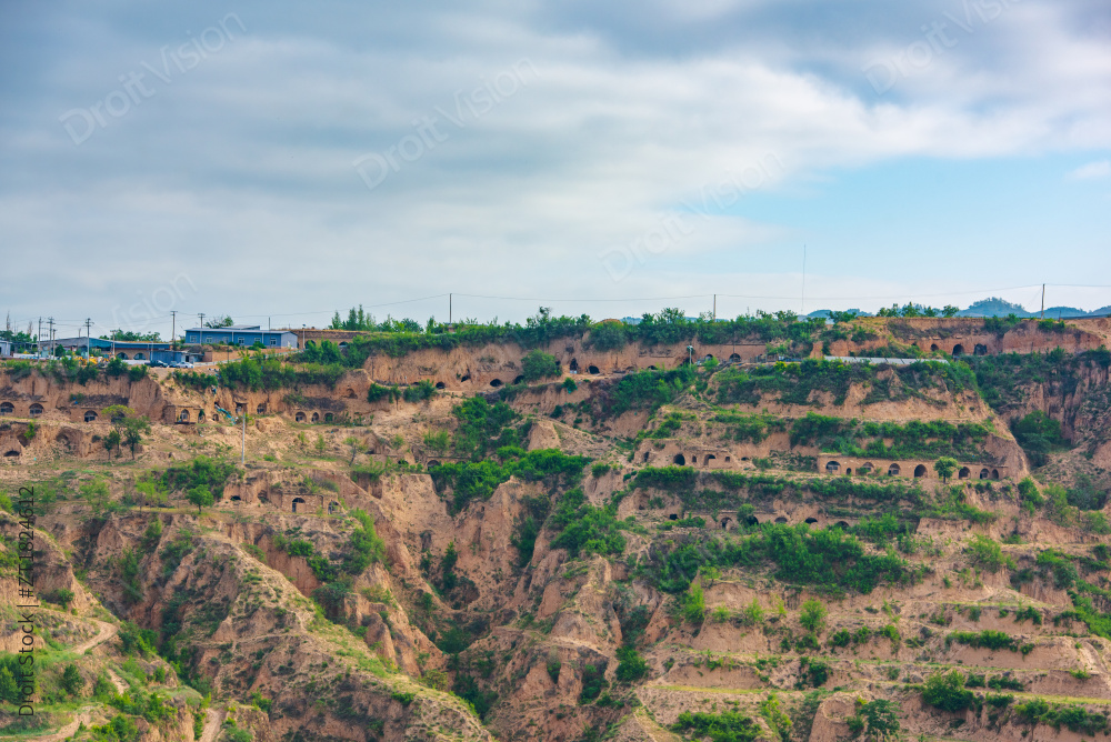 山西临汾黄土高原的窑洞人家图片