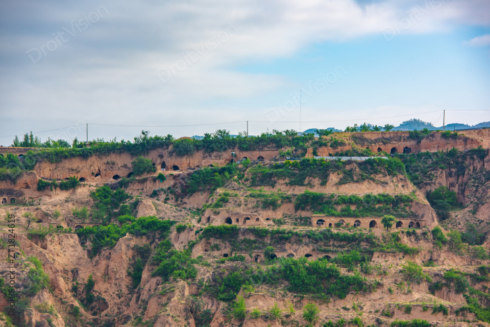 山西临汾黄土高原的窑洞人家图片