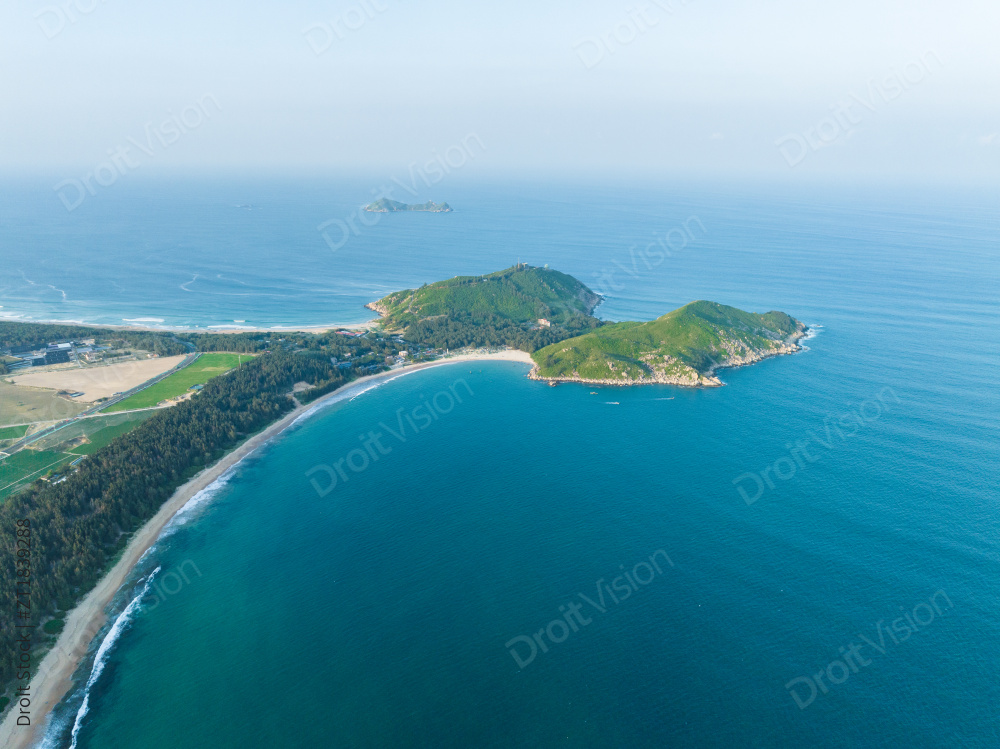 海南万宁大花角夏日海岸线航拍图片