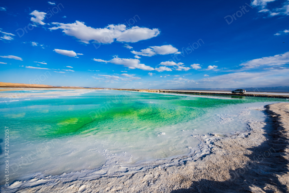 青海茫崖翡翠湖天空之镜美景图片