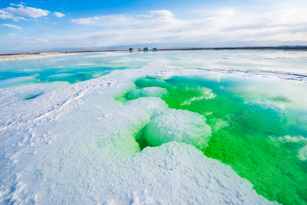 青海茫崖翡翠湖天空之镜美景图片