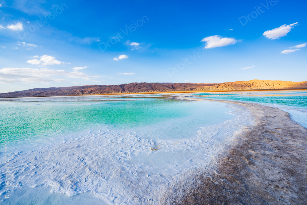 青海茫崖翡翠湖天空之镜美景图片