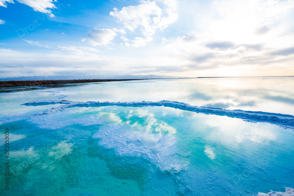 青海茫崖翡翠湖天空之镜美景图片