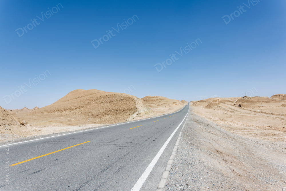 青海海西原始风蚀地貌图片