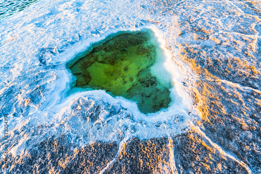 青海海西冷湖镇翡翠湖图片