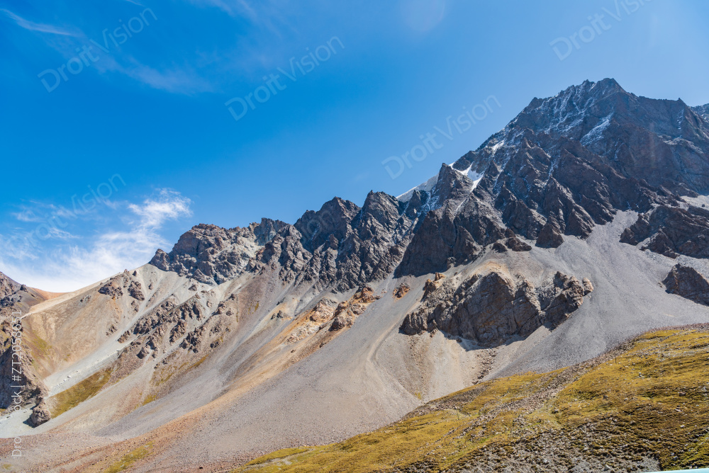 中国新疆独库公路沿途雪山美景图片
