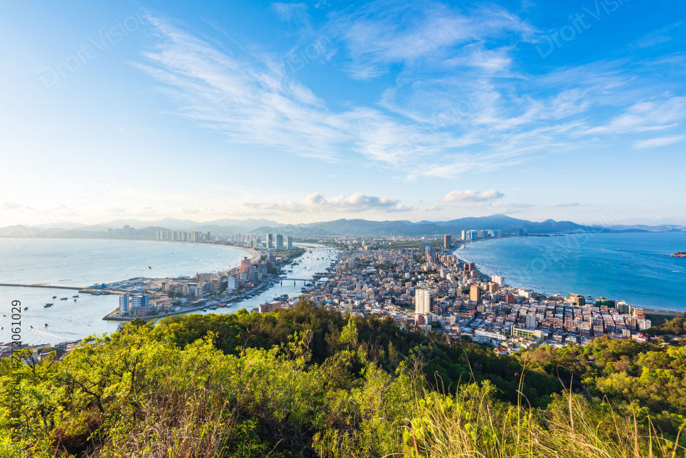 中国广东惠州双月湾夏日晴天全景图图片