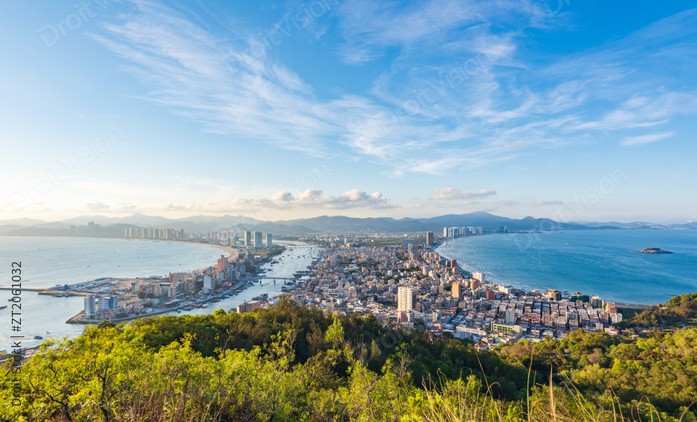 中国广东惠州双月湾夏日晴天全景图图片