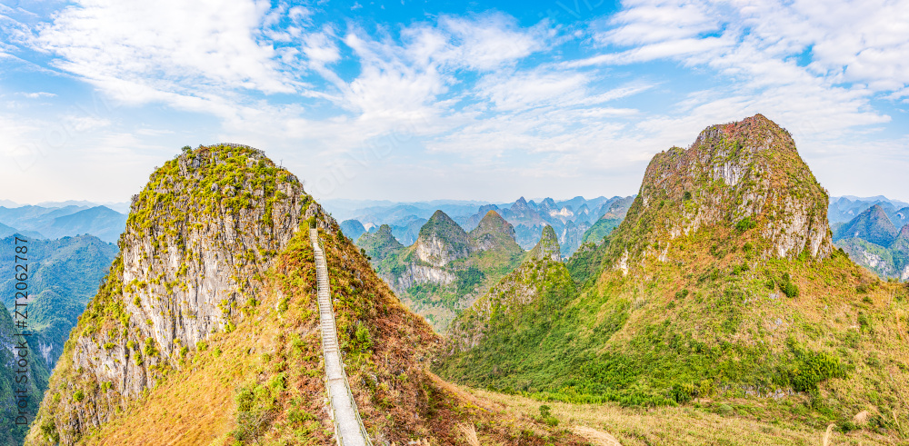 中国广西河池凤山文笔峰图片