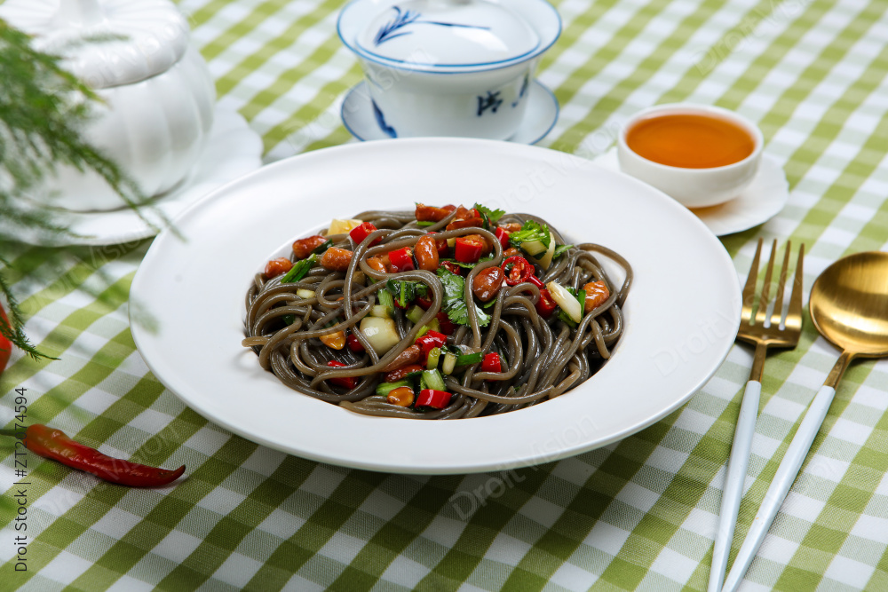 凉拌蕨根粉图片