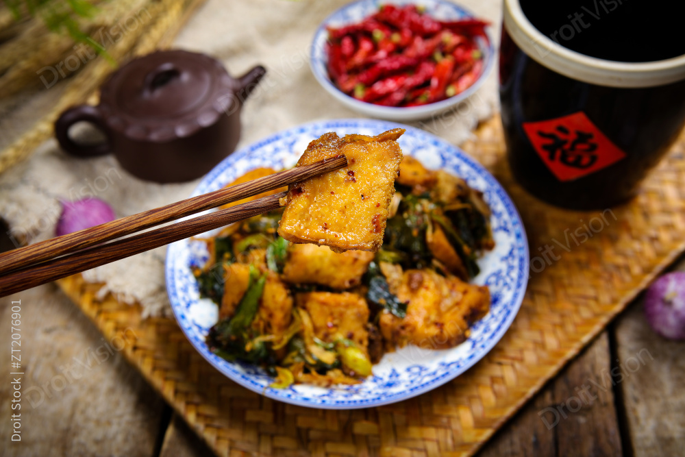 蒜苗炒臭豆腐图片