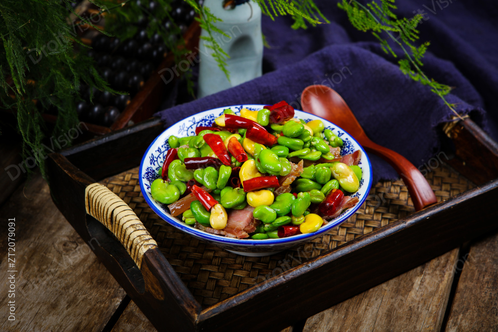 蚕豆米炒腊肉图片