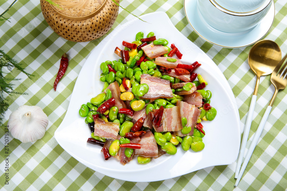 蚕豆米炒腊肉图片