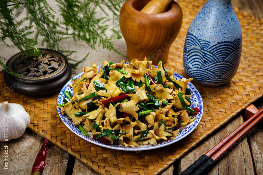 韭菜炒石榴花图片