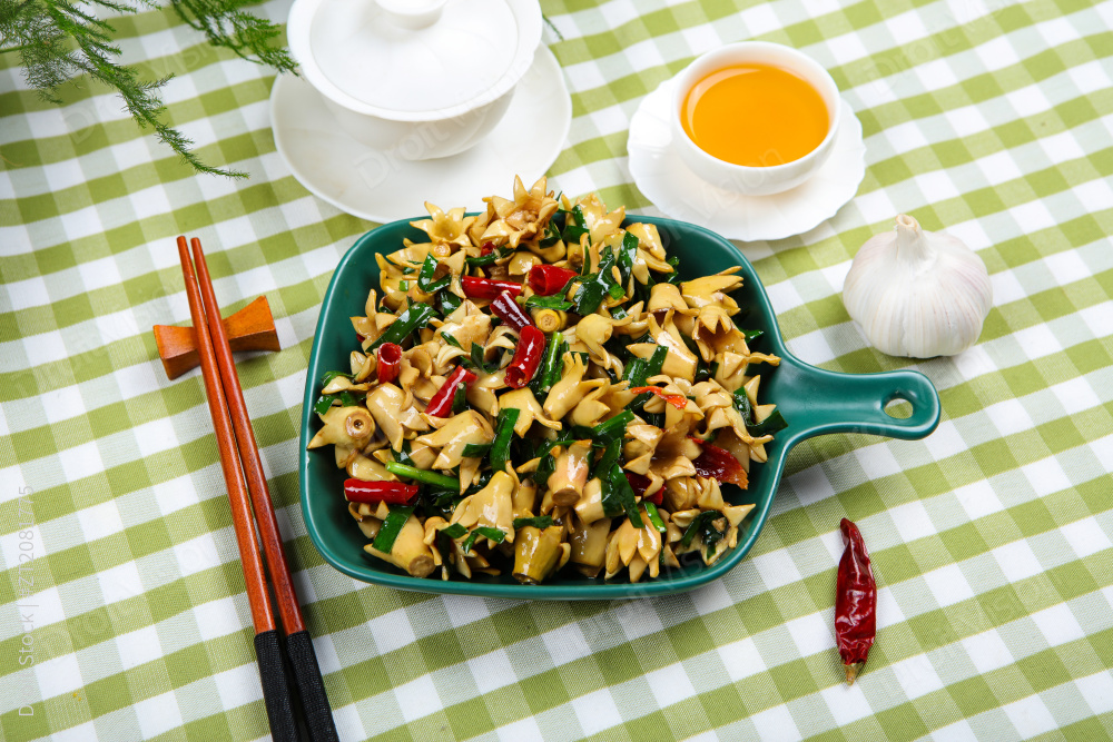 韭菜炒石榴花图片