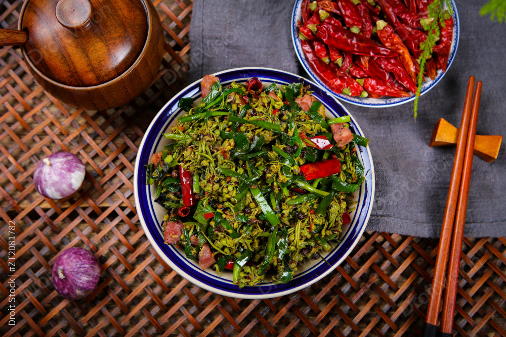 韭菜腊肉丁炒棠梨花图片