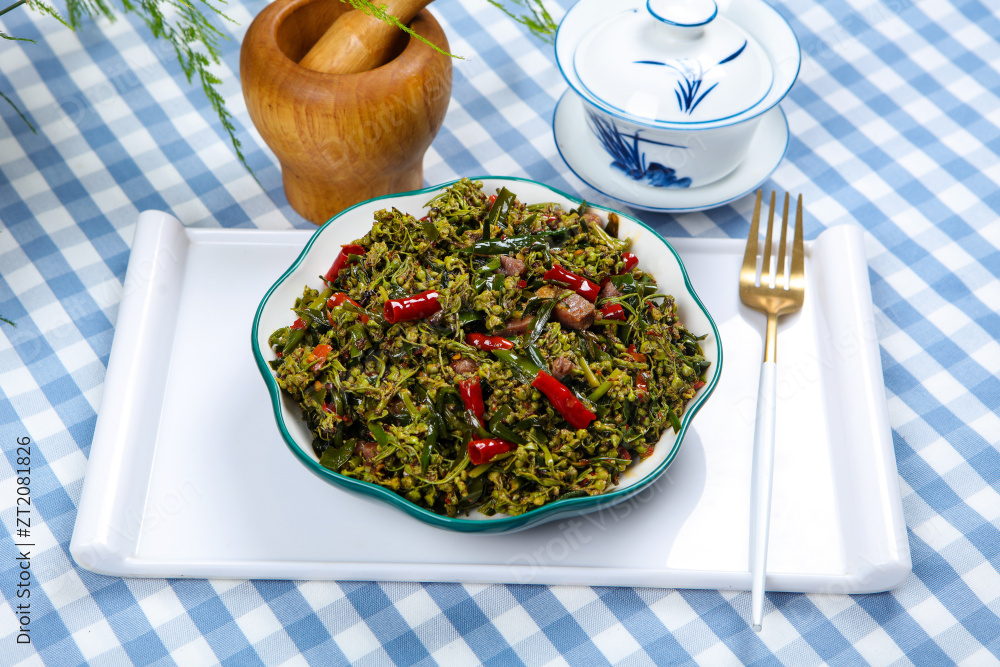 韭菜腊肉丁炒棠梨花图片