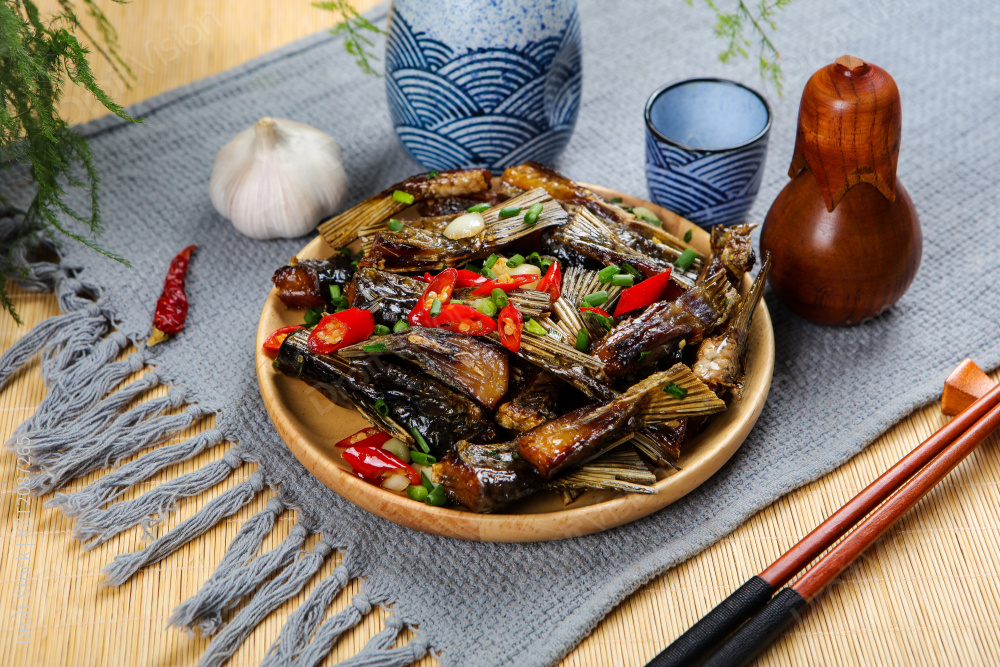 爆炒腊鱼尾图片