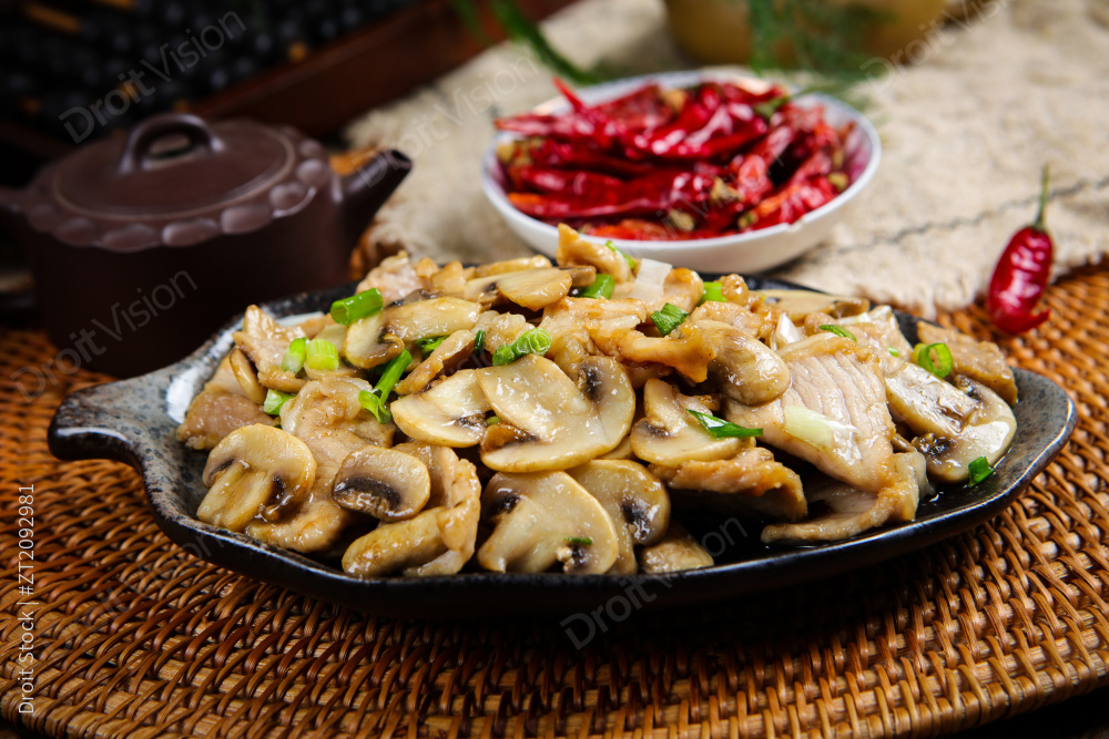 口蘑炒肉片图片